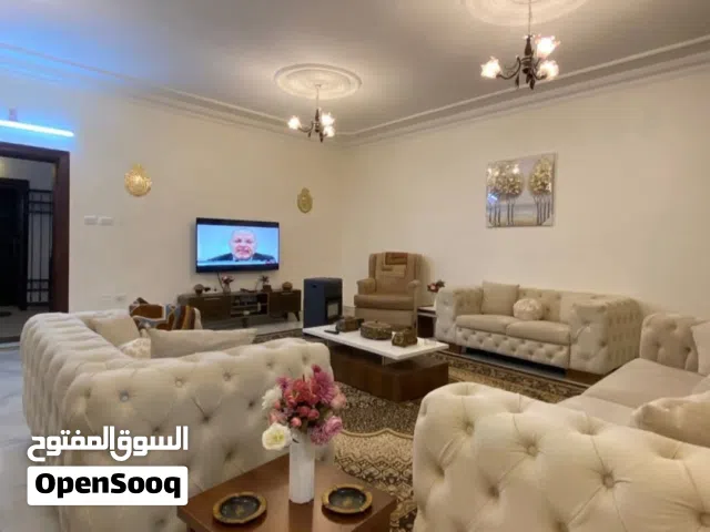 طابق مكون من شقتين للبيع
