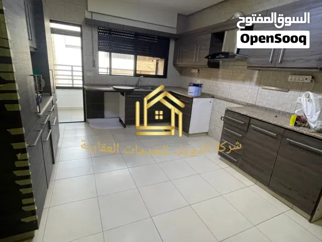 شقة ديلوكس - 3نوم 1ماستر - 220م - بلكونتين بإطلالــــه مميزة - قرب الخدمات / ام اذينة