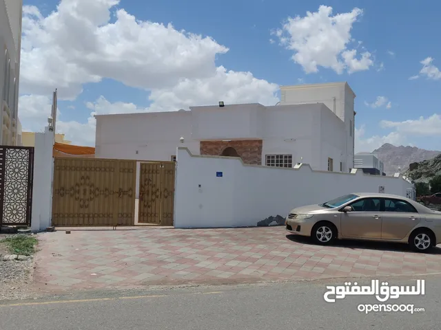 240m2 4 Bedrooms Townhouse for Sale in Muscat Amerat