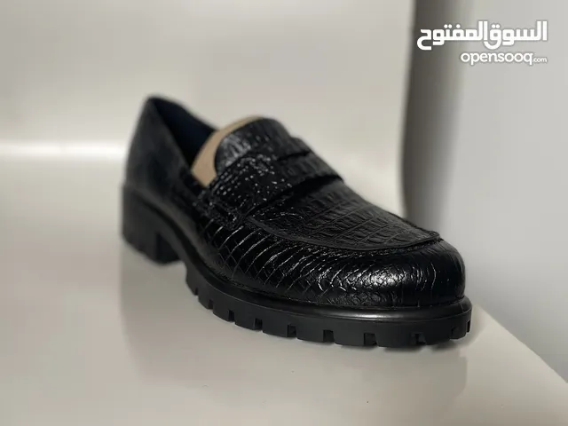 حذاء Ecco نسائي فاخر - أسود بنقشة جلد تمساح مقاس 39
