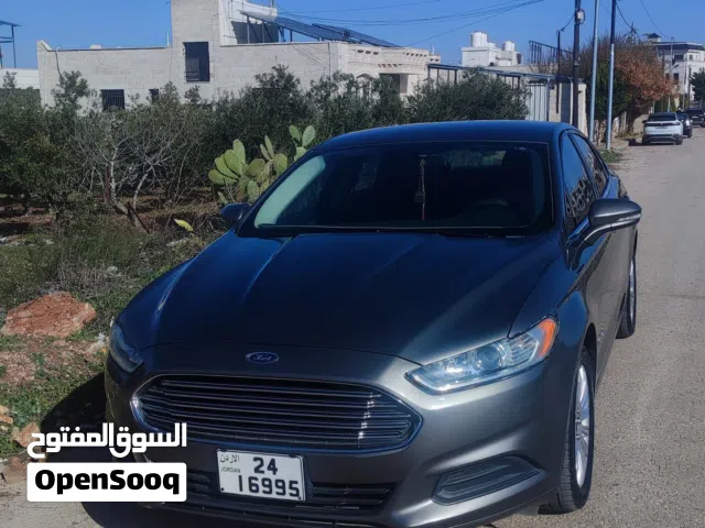 2014 فورد فيوجن Standard