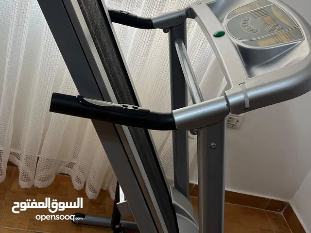 جهاز رياضه tredmel بحاله ممتازه قابل للطي وسهل للاستعمال كهرباء وليس يدوي