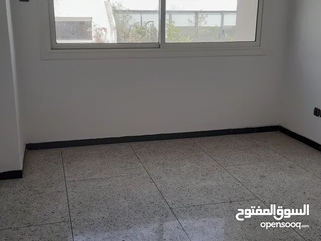Grand appartement vide Gautier