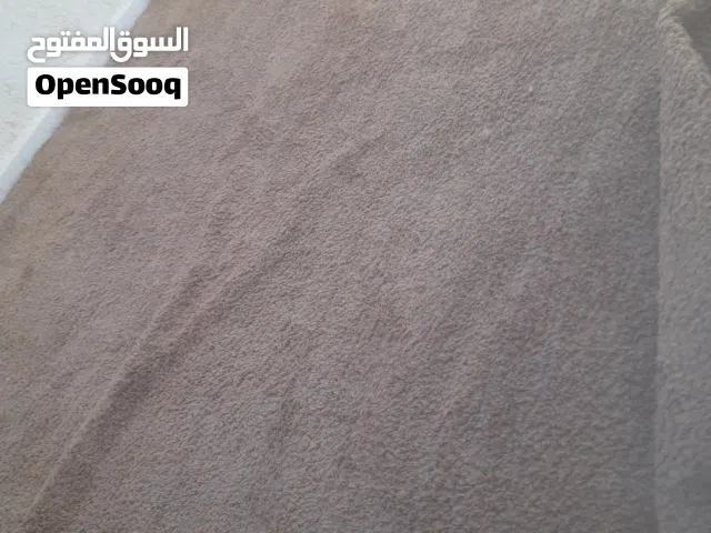 متوفر بساط نطيف مستعمل كما في الصور المكان طرابلس