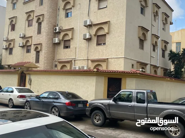 مبنى خدمي للإيجار في وسعاية البديري محور انظيف يطل علي واجهتين موقع ممتاز