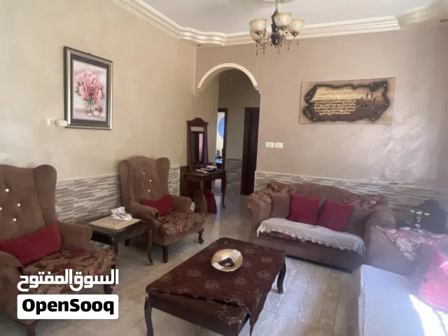 للبيع أثاث منزل بحالة جيدة (طقم كنب صالون + غرفة نوم خشب + دولاب نيش)