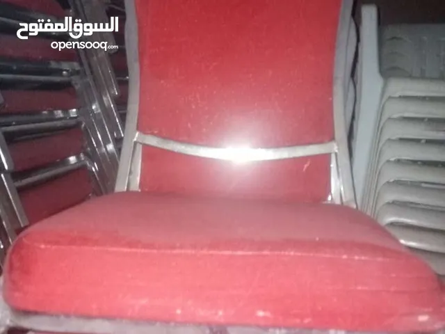 كراسي كروم بلون أحمر جميل جدا وبحاله شبه جديد إستعمال من 5_6مرات واستعمال نظيف