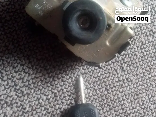 موجود قفل باب الخلفي فورد فوكس مع المفتاح للبيع