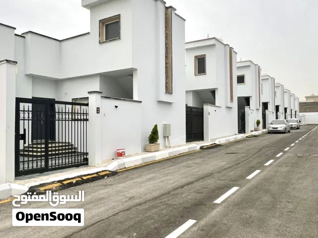 170 m2 3 Bedrooms Townhouse for Sale in Tripoli Ain Zara