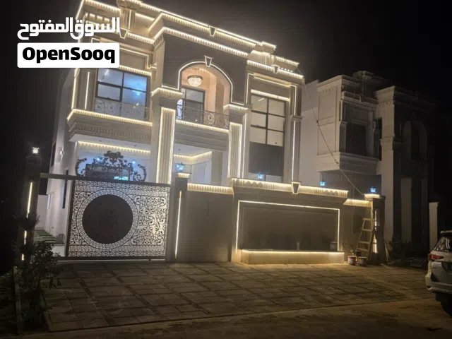 فيلا بموقع مميز جدا بالحيلو 1 قريب من الخدمات ويبعد عن طريق محمد بن زايد 3 دقائق 5 غرف ماستر