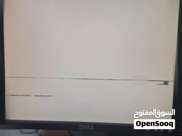 شاشة dell قديمة مستعملة vga فيها شق بسيط وتشتغل