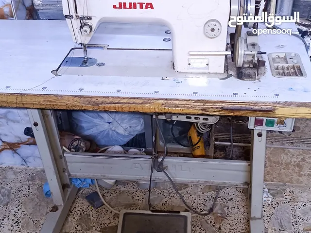 مكينة خياطة صناعية اصلية نظيفه شغاله على الفحص