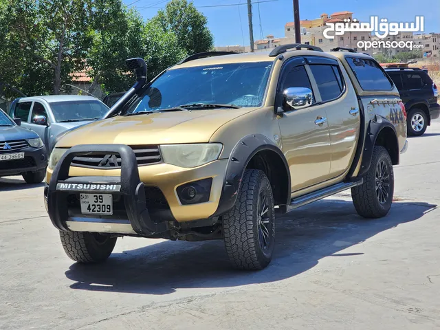 بكم ميتسوبيشي L200 2013 4×4 معدل بحالة ممتازة.