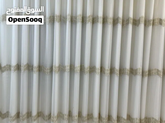 ستائر بحالة ممتازة للبيع