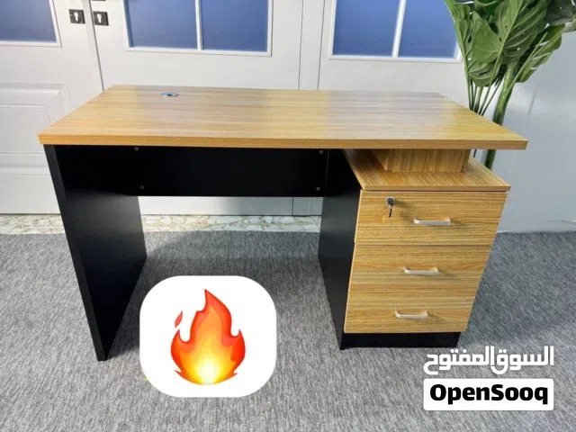 ميز مكتبي طول 120 عرض 60  ارتفاع 75