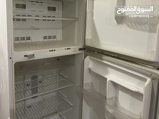 للبيع ثلاجه نظيفه وشغاله في الخرج على الشرط