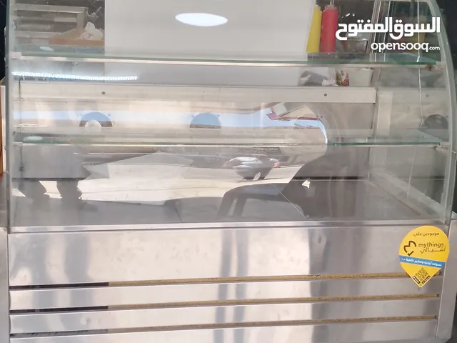 عدت محل معجنات للبيع  بسعر جيد