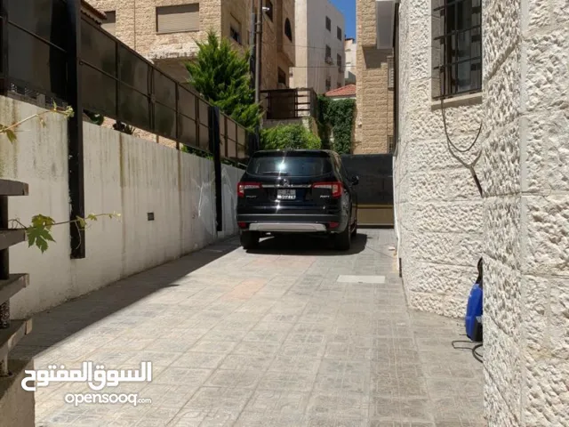 450 m2 4 Bedrooms Villa for Sale in Amman Deir Ghbar