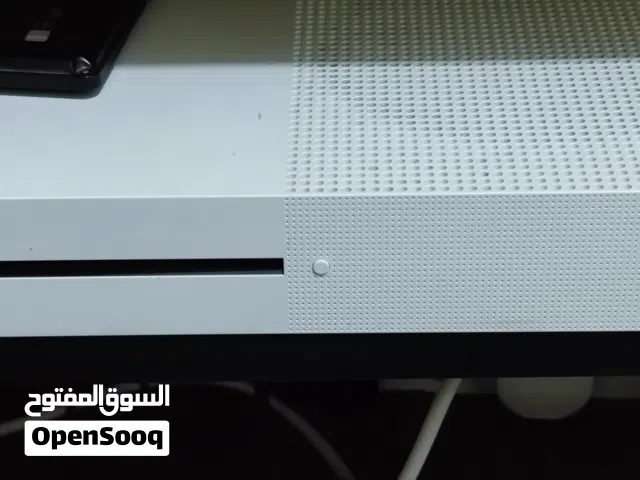 Xbox one s like brand new very clean