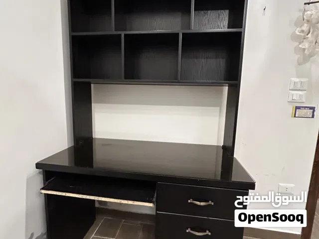مكتب بحالة جيده للبيع