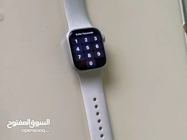 Apple Watch Series 8 معها ابل كير بلس