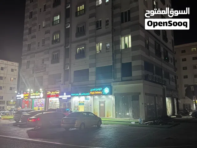 محلات تجاريه للايجار في موقع حيوي ممتاز على الخط الاول مقابل ممشى بسعر مغري جدا