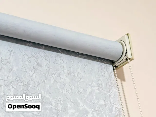 ستارة معتمة سحاب بلون ابيض مطعم بالفضي حالة جيدة جدا