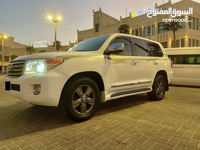 تويوتا لاند كروزر ابيض ثلجي VXR 2014 5.7 للبيع