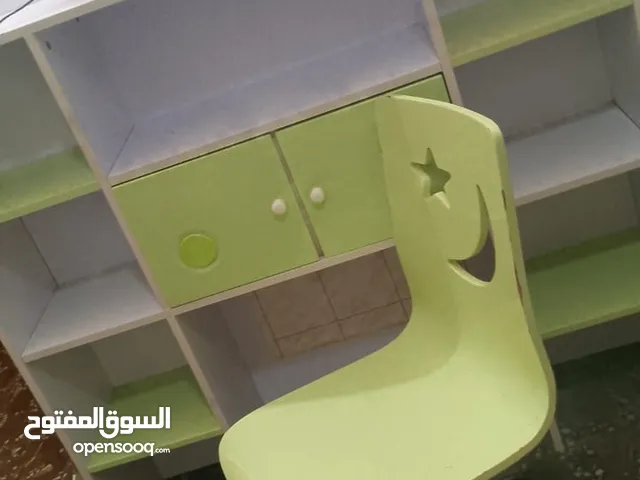 مكتبه لغرف أطفال مع كرسي بحاله ممتازه شبه وكاله للبيع في اربد الحي الشرقي حي تلول للتواصل