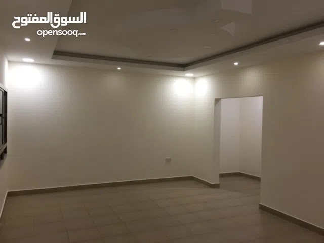 semi furnished sharing room(with ewa)available @Riffa Hajiyath