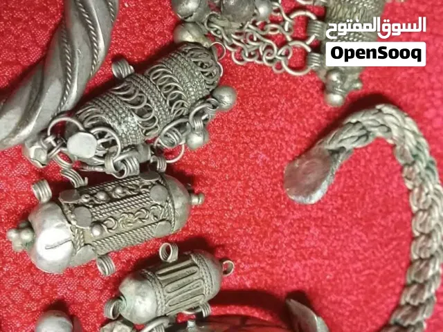 مطلوب اساور يد عريضة نفس القطعة الموجوده في الفيديو