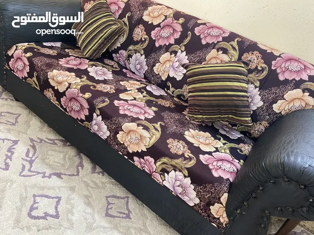 كنب بحاله جيده للبيع