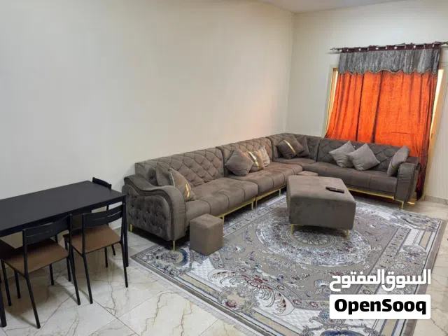 شقه مفروشه غرفه وصاله شامله كل الفواتير بالروضه3 قريبه شارع عمار وجميع الخدمات قريبه