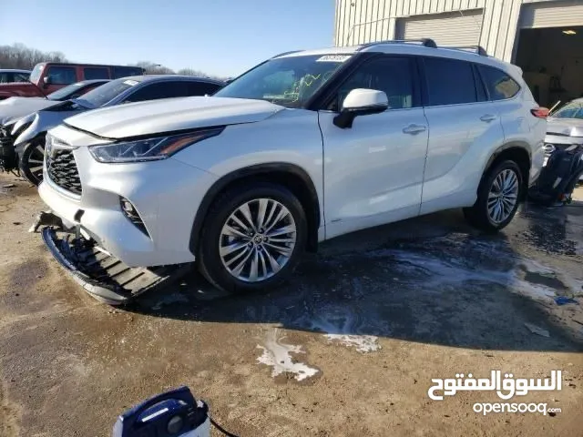 Apple CarPlay New Toyota in Baghdad