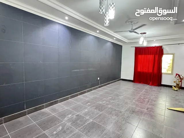250 m2 3 Bedrooms Apartments for Rent in Central Governorate Sanad