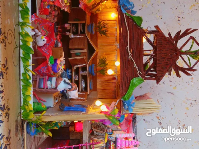مجسم بيت خشبي"عمل يدوي"من الصلصال / المعجون مع عرباية من الخشب عرض خاص فقط 25 دينار بدلاً من 50دينار