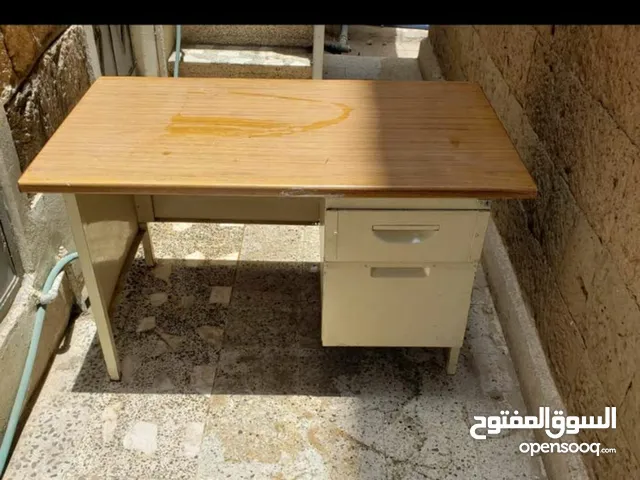 للبيع مكاتب وكراسي
