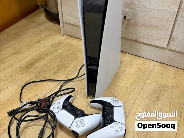 جهاز بلاي ستيشن 5 سليم مساحه 1 تيرا بايت ليس به اي عيوب او صيانات وبجميع مشتملاته الاصليه