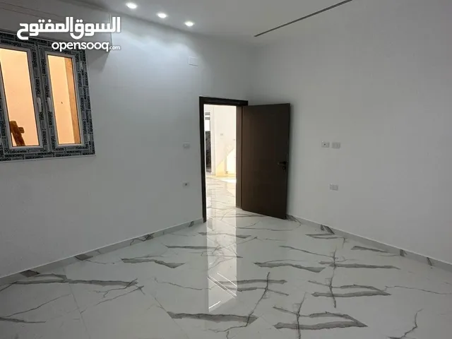 مبنى اداري للإيجار 8 شقق للإيجار في سوق الجمعة 11يونيو على الرئسي موقع ممتاز