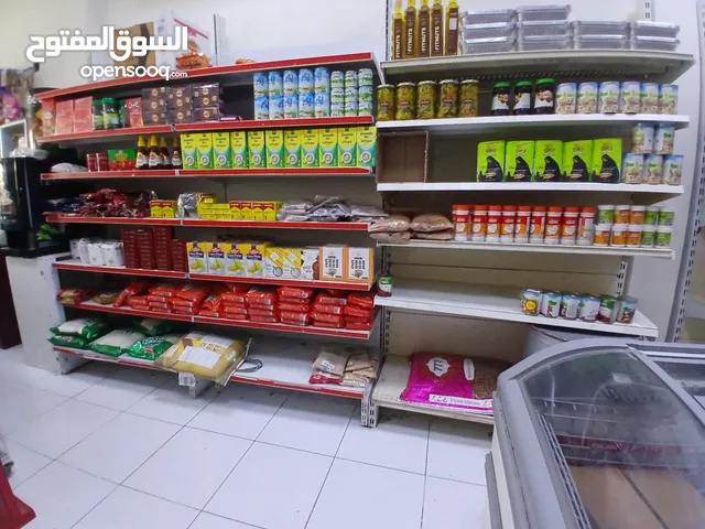 بقالة للبيع جاهزة فيها كامل البضاعة ثلاجة