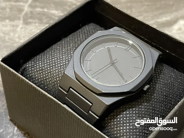 ساعة الترند بحالة الجديد - استخدام بسيط جدا مع علبتها