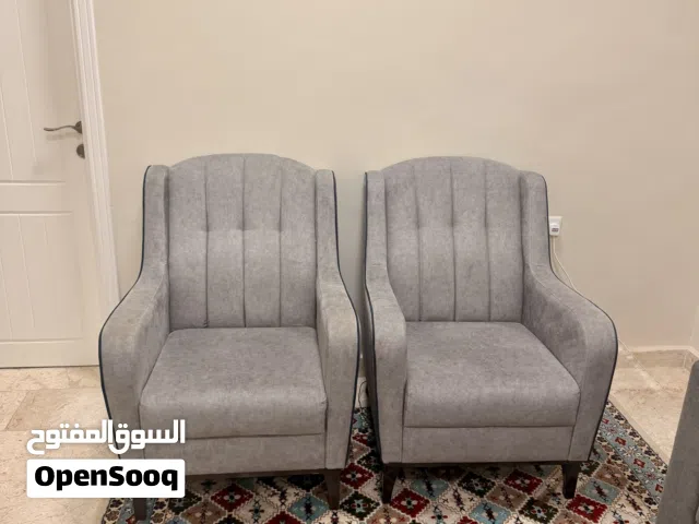 كراسي بحالة ممتازة