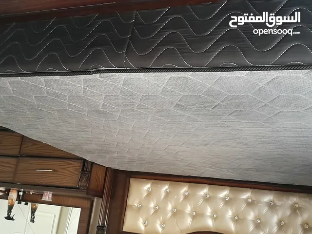 فرشة مستعملة زنبركية بحالة جيدة جدا لون رمادي وأسود مقاس مجوز استعمال أقل من سنة
