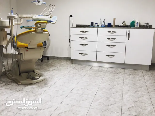 غرفة مجهزة في عيادة أسنان متكاملة للايجار بالمعدات والترخيص من المالك