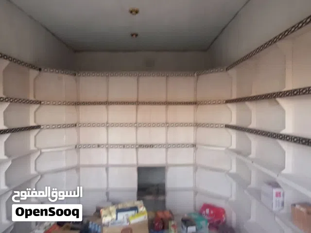 للبيع أدوات بقالة تخشيبة+ ثلاجة مستخدم نظيف+دولاب زجاج + ميزان اكتروني