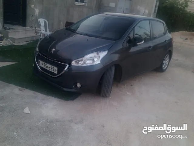 بيجو موديل 208 سنة 2015 في الترخيص 2014