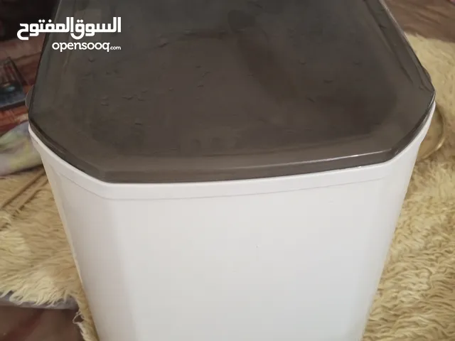 صانعة الثلج جديدة غير مستعمله لفتره طويله