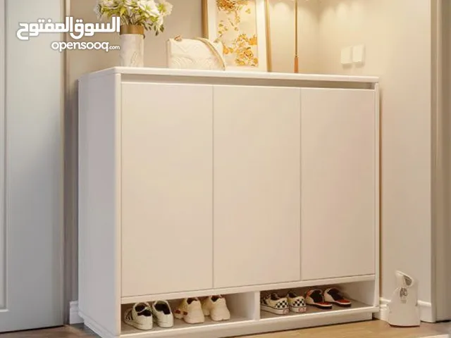 خزانة احذية خشبية بطابع كلاسيكي ايطالي مع رفوف
