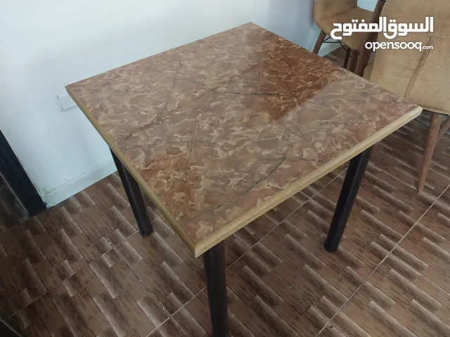 طاولة مطاعم