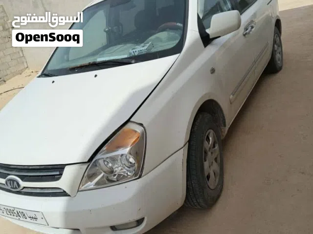 2008 كيا كرنفال Standard